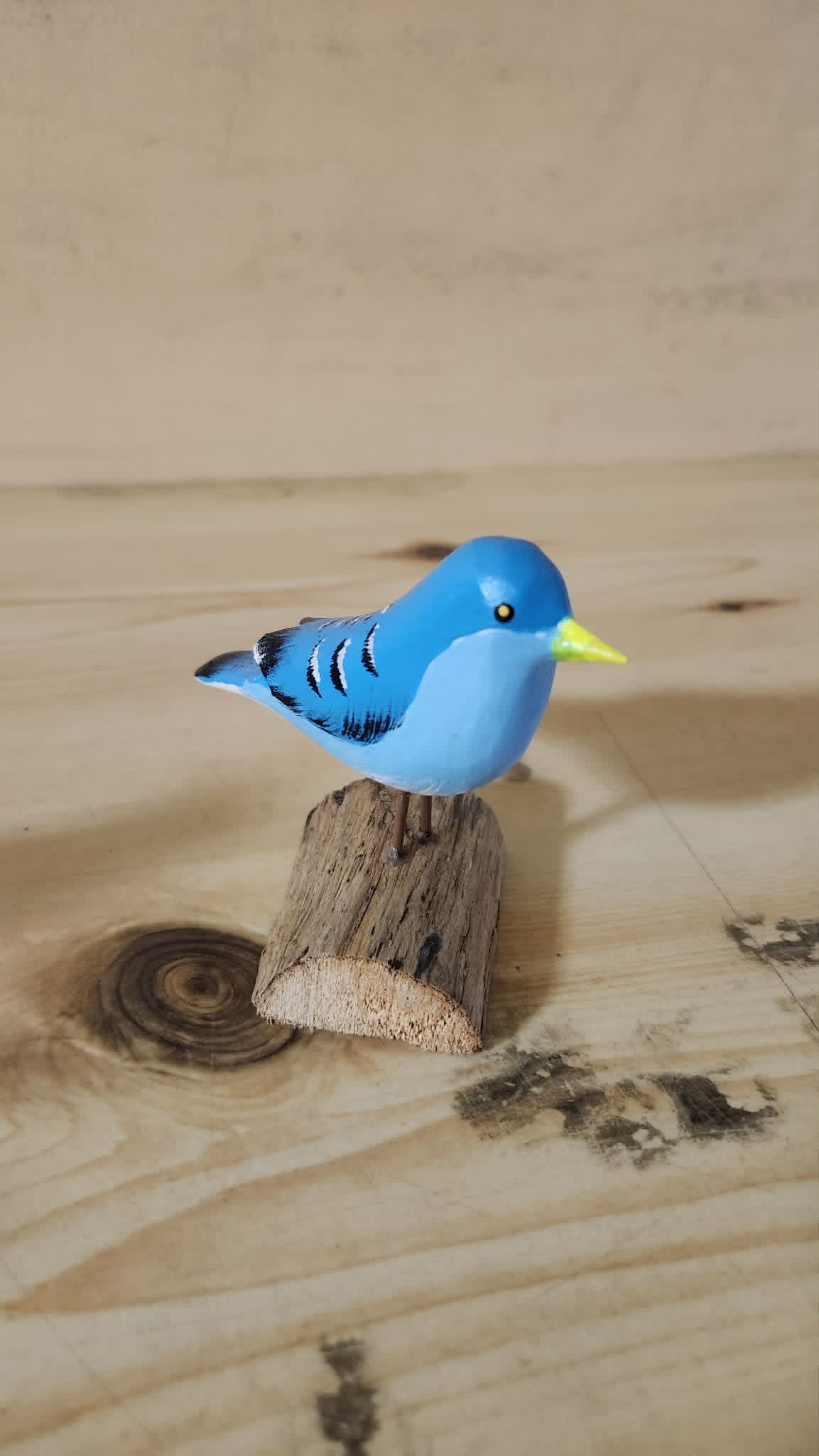 Sculpture d'oiseaux sur bois