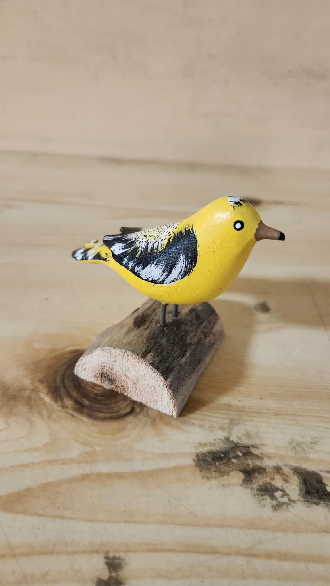 Sculpture d'oiseaux sur bois