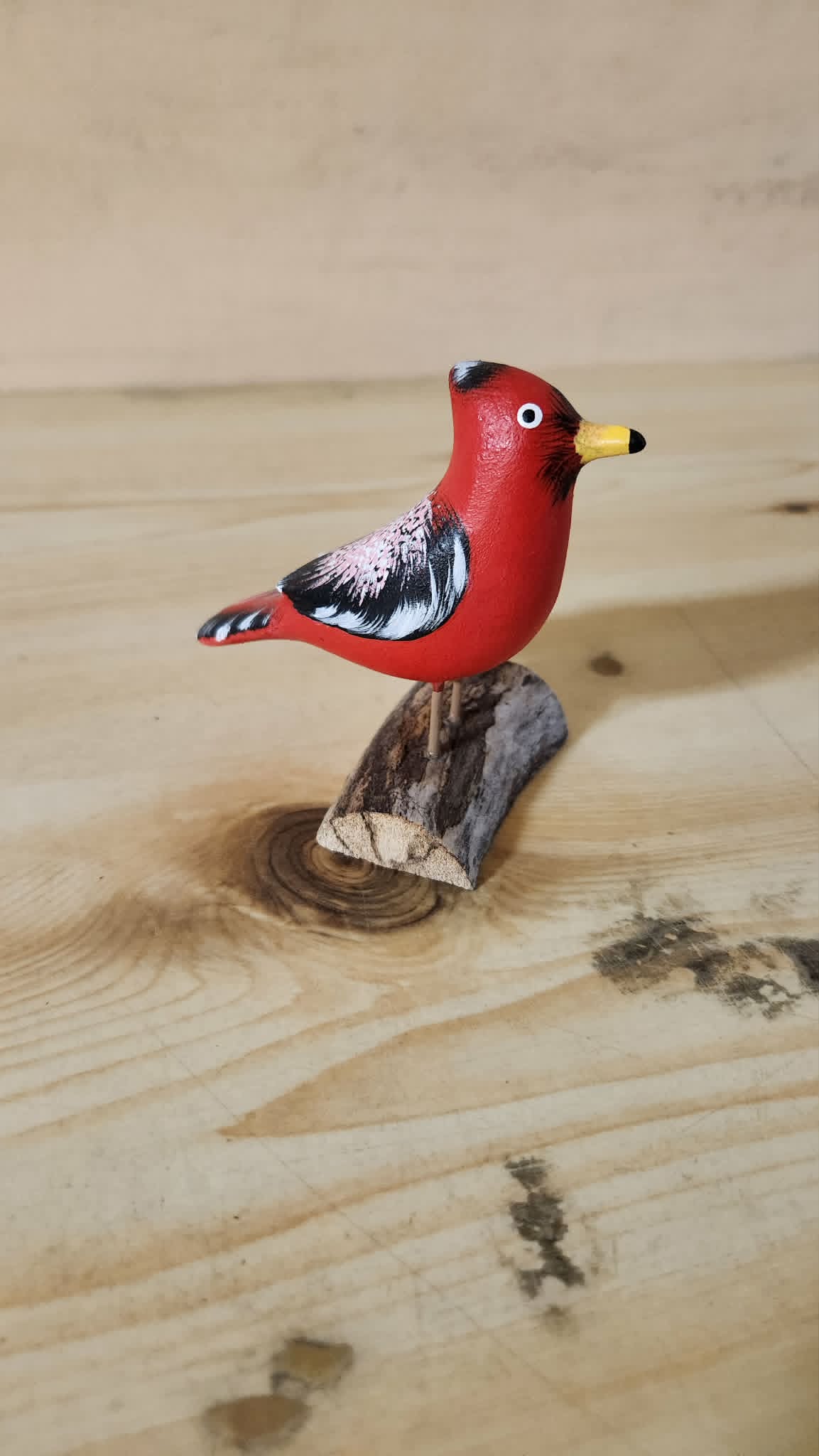 Sculpture d'oiseaux sur bois