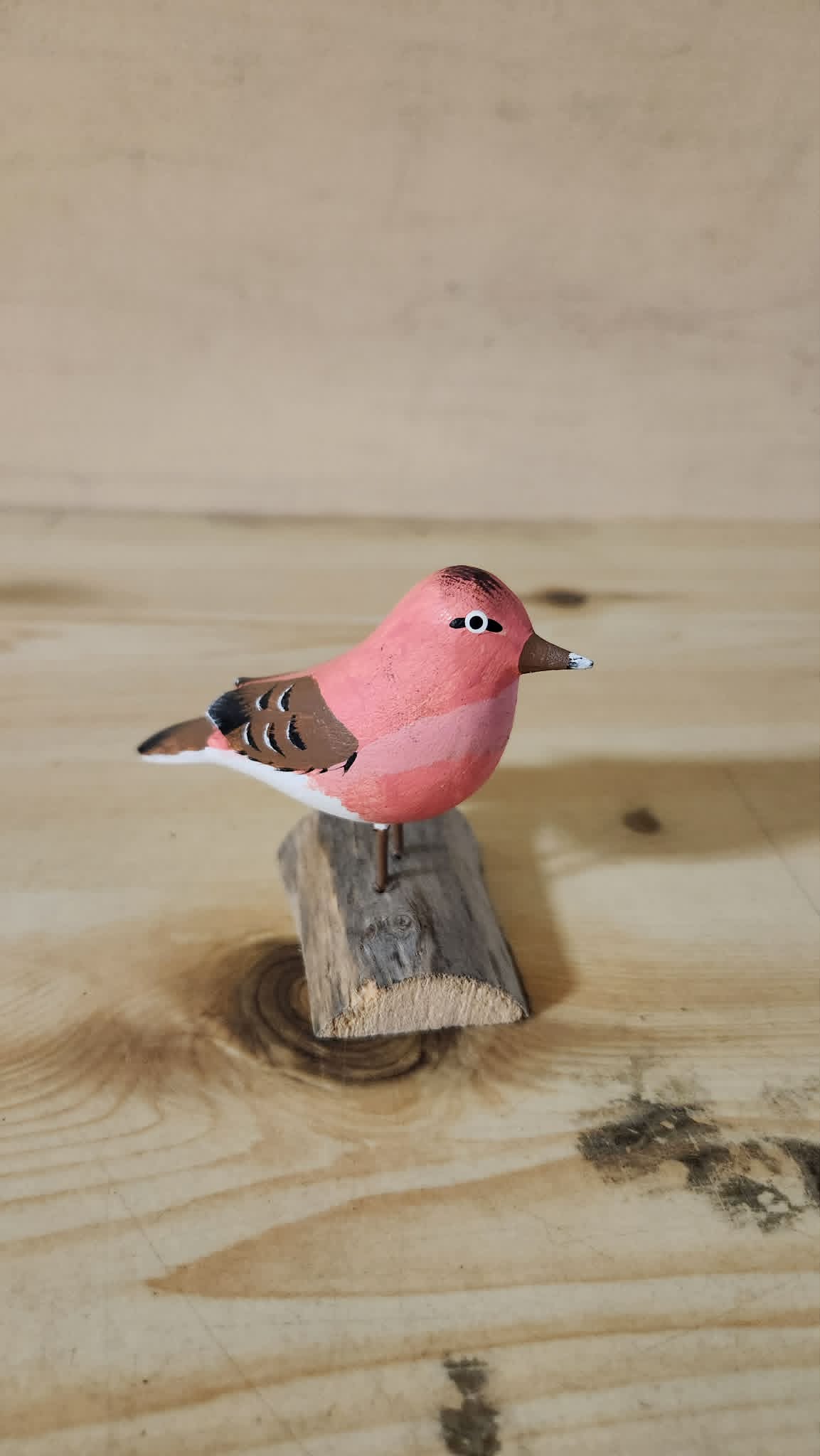 Sculpture d'oiseaux sur bois