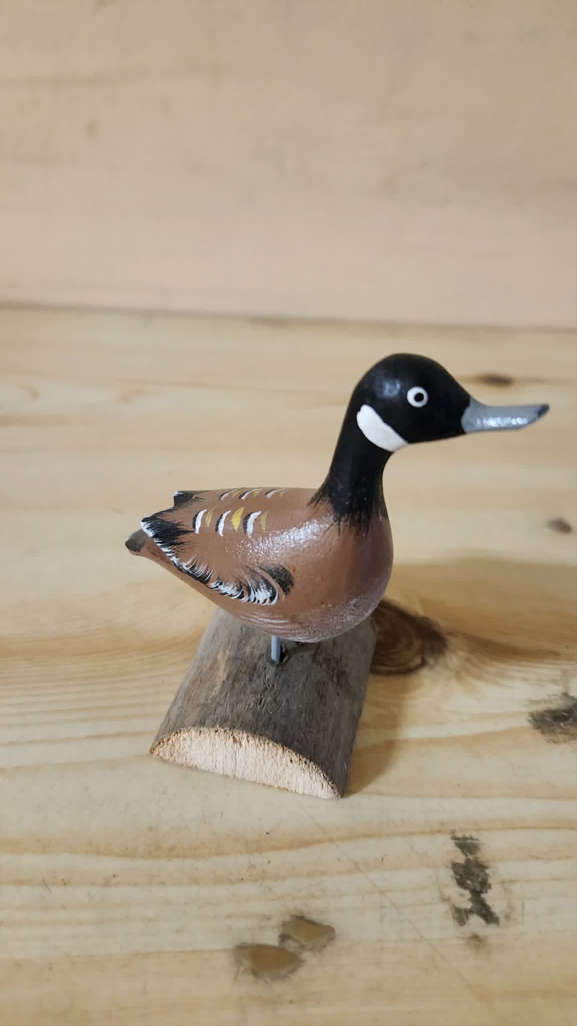 Sculpture d'oiseaux sur bois